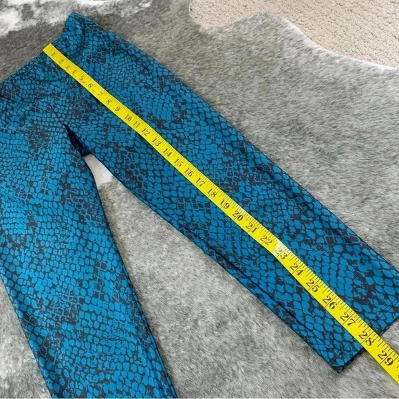 Goldsheep Snake Print Crop Leggings - Picture 10 of 13